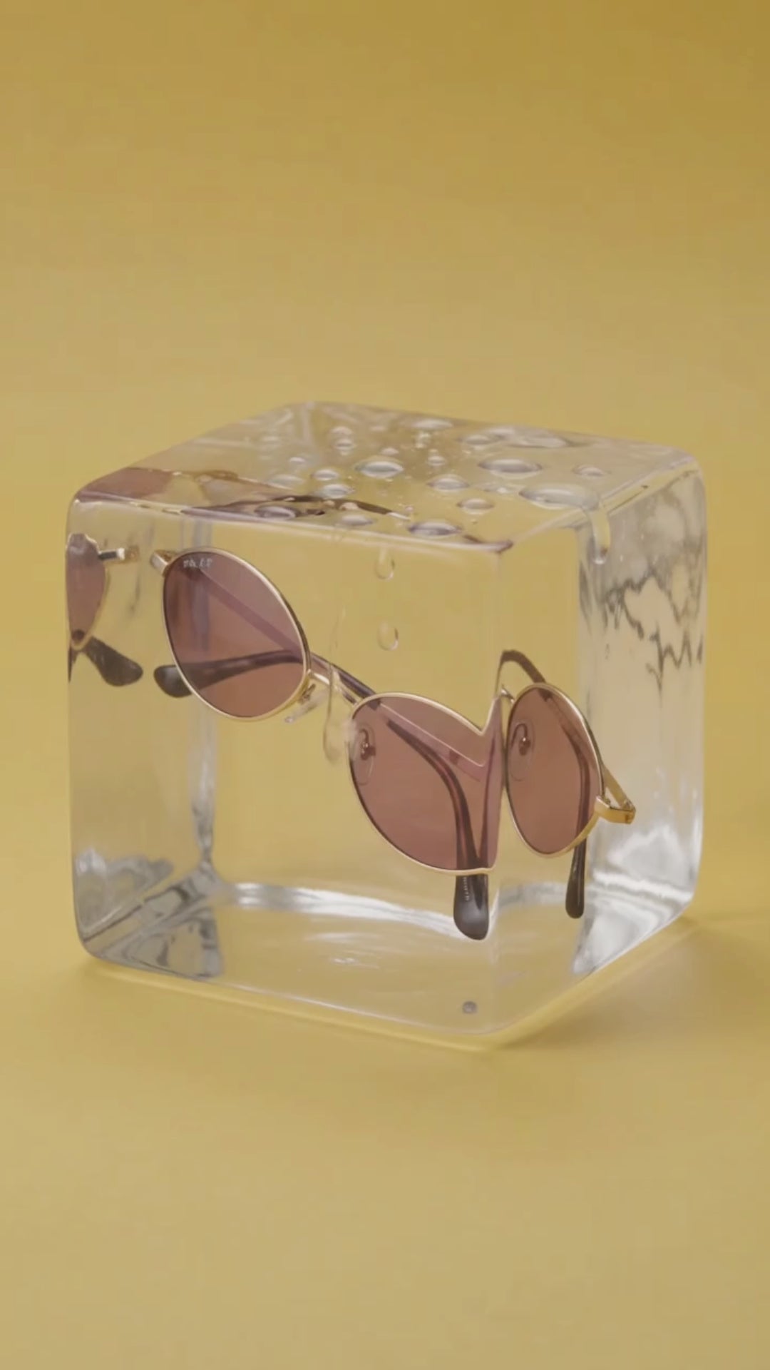 Carica il video: 