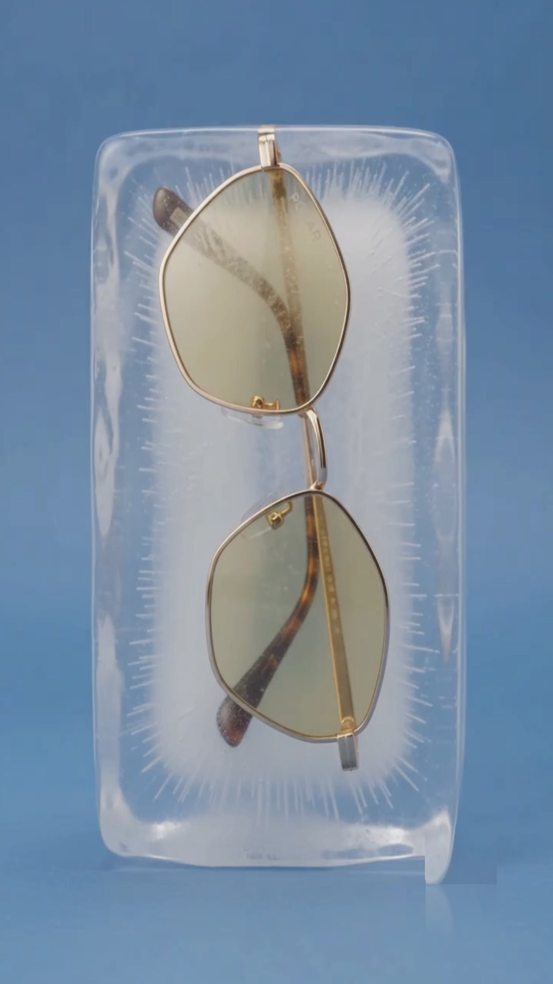 Carica il video: 